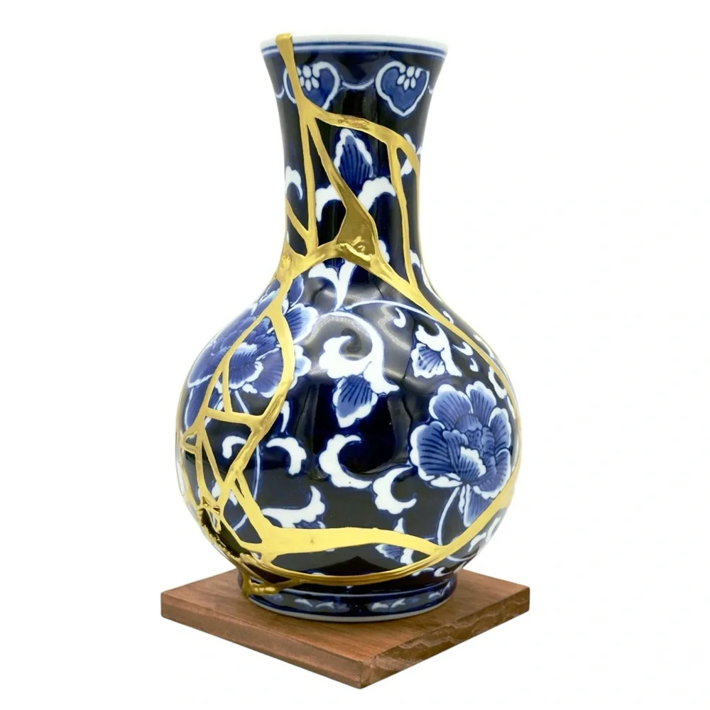Kintsugi Vase Chinese Porcelain Gold Crack Art Personal Growth Anniversary Gift